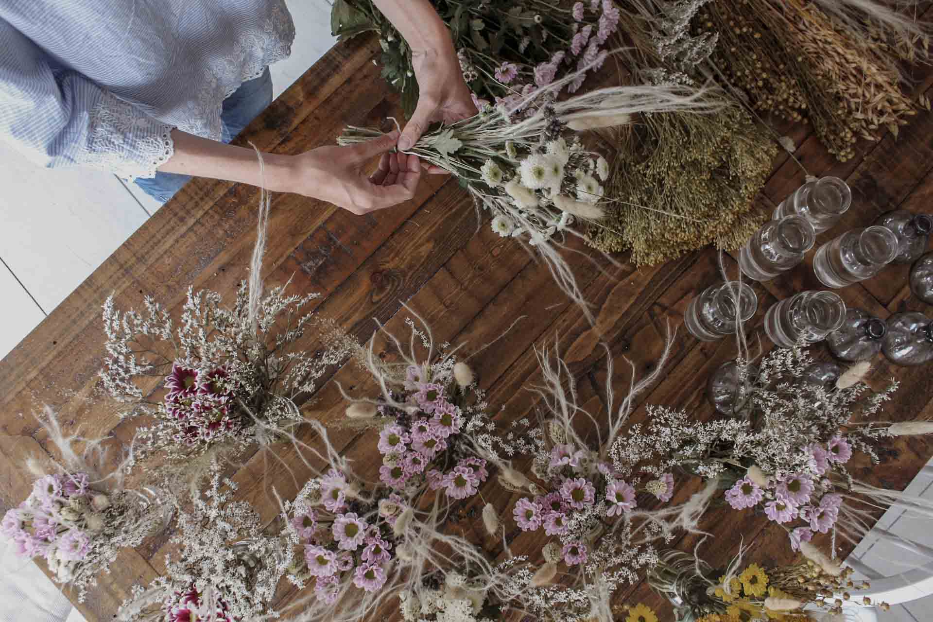 Wir binden schöne Blumensträuße den Lonely Bouquet Day