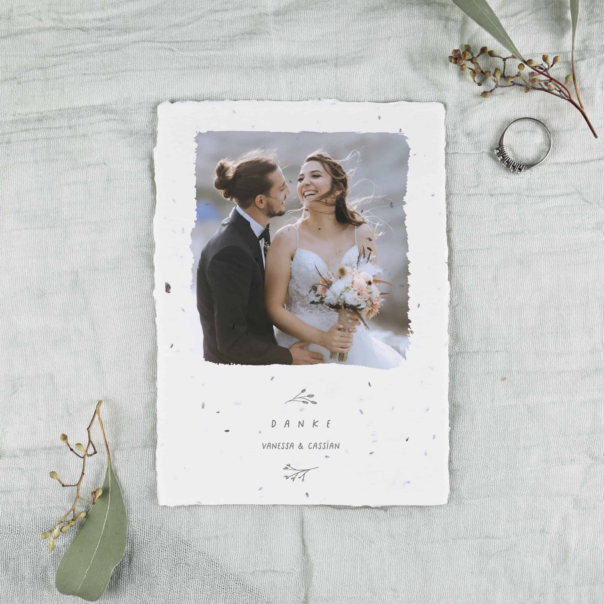 Dankeskarte zur Hochzeit aus handgeschöpftem Saatpapier - nachhaltig heiraten
