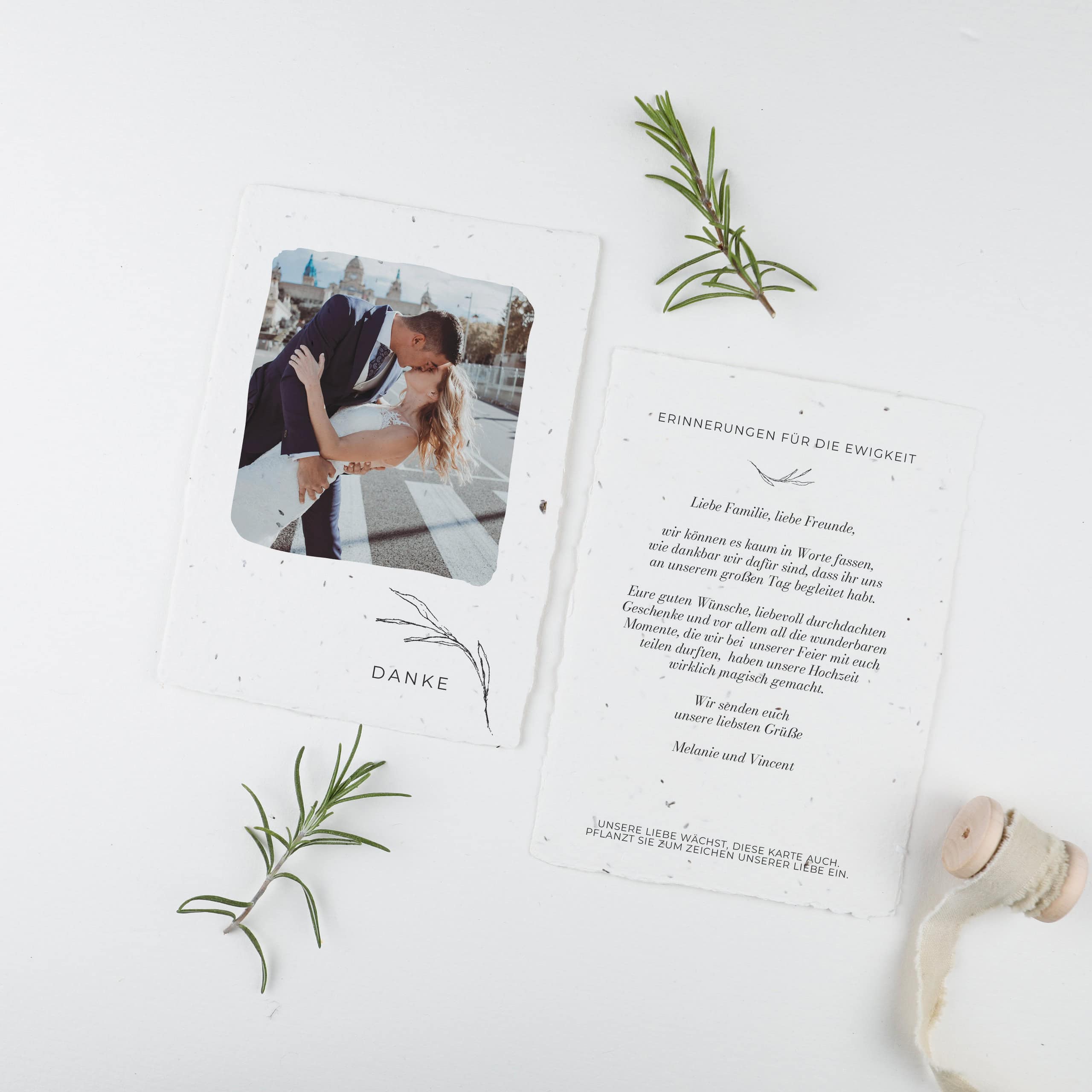 Dankeskarte auf handgeschöpftem Saatpapier als Danksagung nach eurer Hochzeitsfeier. Sagt euren Gästen durch die Blume Danke mit einer ganz besonderen Dankeskarte. Denn sie ist Dankeskarte und Blumengruß in Einem.