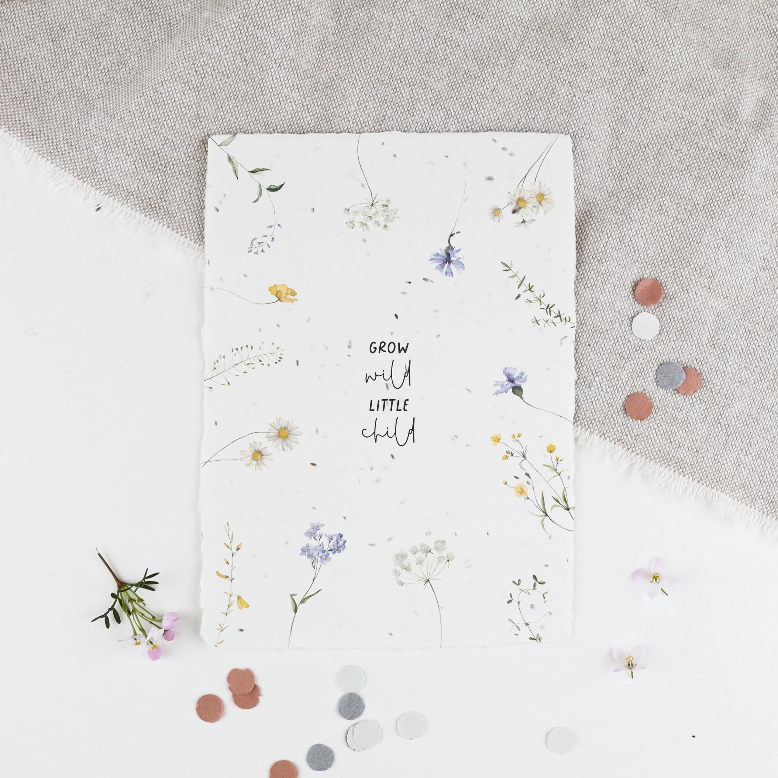 heylittlegreen-handgeschöpftes Saatpapier-Geburtskarten-Gratulation zur Geburt-Samenkarte-Glückwunschkarte-Geburt-Little child (2) Geburtskarte aus Samenpapier mit bunten Blumen als Muster und Spruch "grow wild little child"
