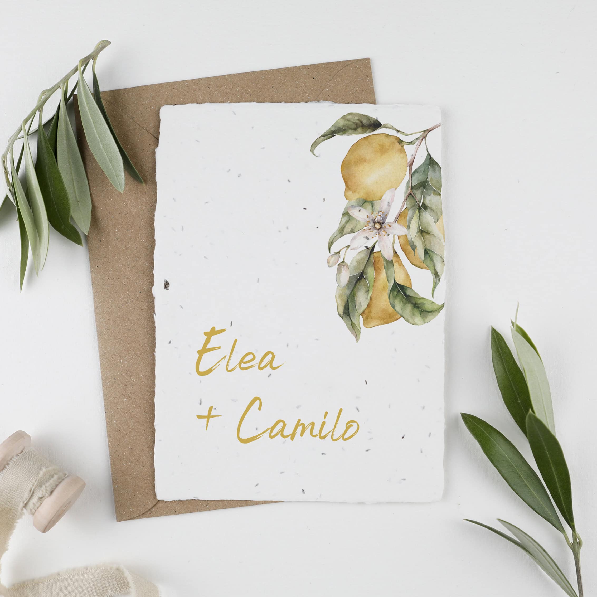 heylittlegreen-handgeschöpftes Saatpapier-nachhaltig heiraten-Hochzeitspapeterie aus Samenpapier-Einladung-mediterrane Papeterie Limone-Zitrone (4) Mediterrane Hochzeitspapeterie aus der Serie "Limone" mit Zitronenmotiv, nachhaltig heiraten und zur Hochzeit einladen mit handgeschöpftem Saatpapier