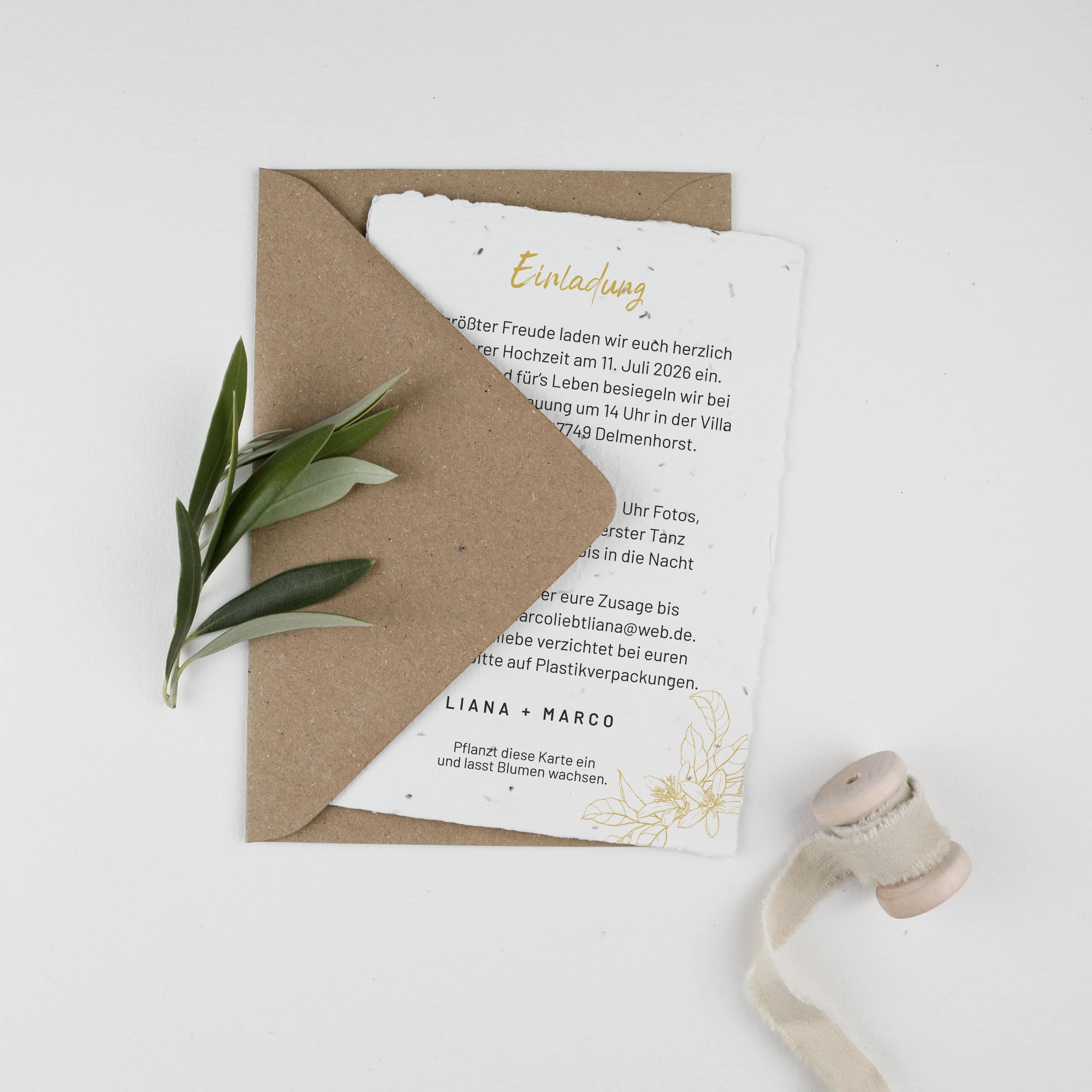 heylittlegreen-handgeschöpftes Saatpapier-nachhaltig heiraten-Hochzeitspapeterie aus Samenpapier-Einladung-mediterrane Papeterie Limone-Zitrone (5) Mediterrane Hochzeitspapeterie aus der Serie "Limone" mit Zitronenmotiv, nachhaltig heiraten und zur Hochzeit einladen mit handgeschöpftem Saatpapier