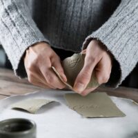 Wachsende Weihnachtskarte mit Golddruck und Schriftzug Merry Christmas, Golddruck ist ungiftig auf Basis von Lebensmittelfarbe im Letterpress-Verfahren sanft ins Papier geprägt