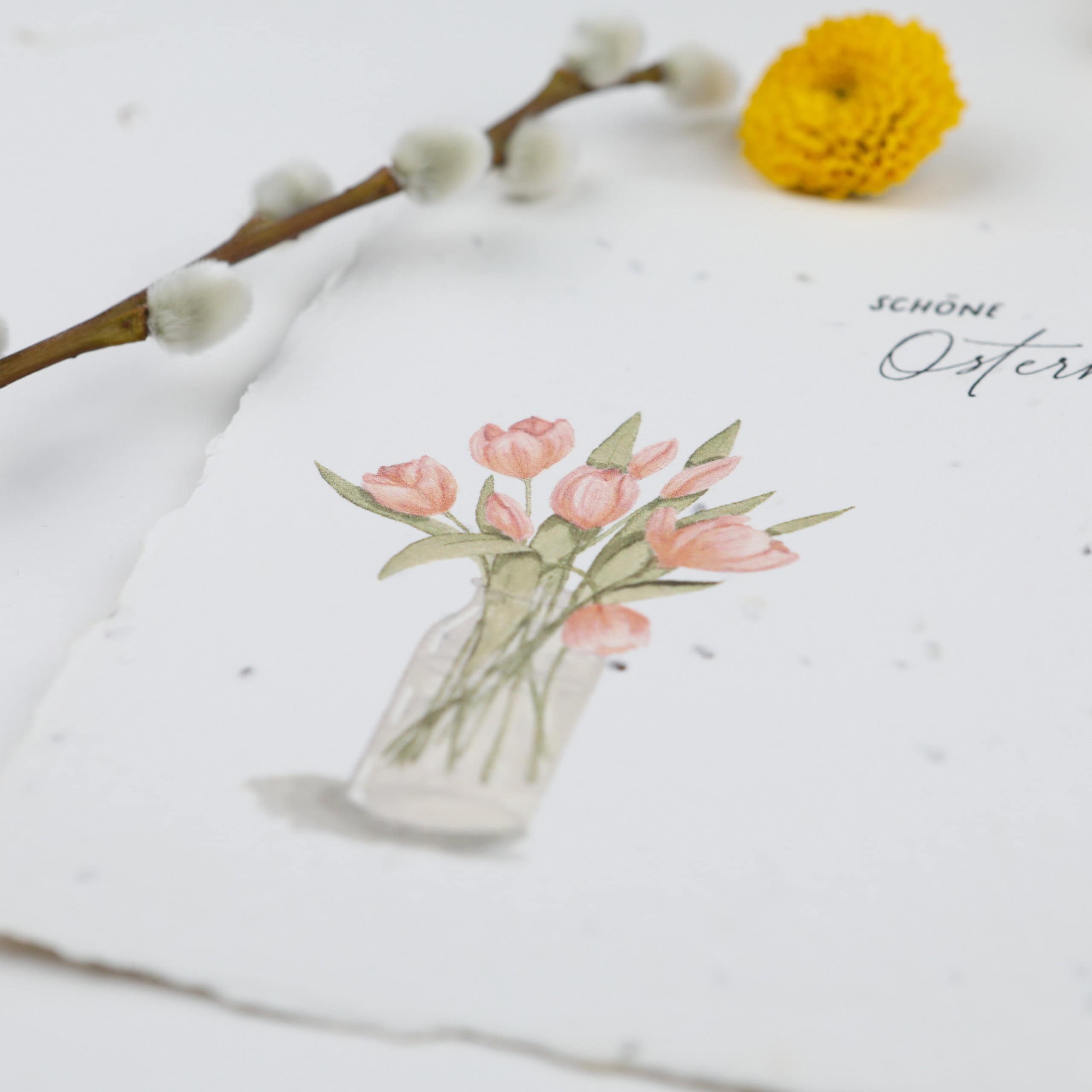 Frühlingskarten und Osterkarten aus handgeschöpftem Saatpapier mit Blumensamen der Wilden Möhre für wachsende Ostergrüße, Kartenmotiv: Tulpenstrauß in Blumenvase