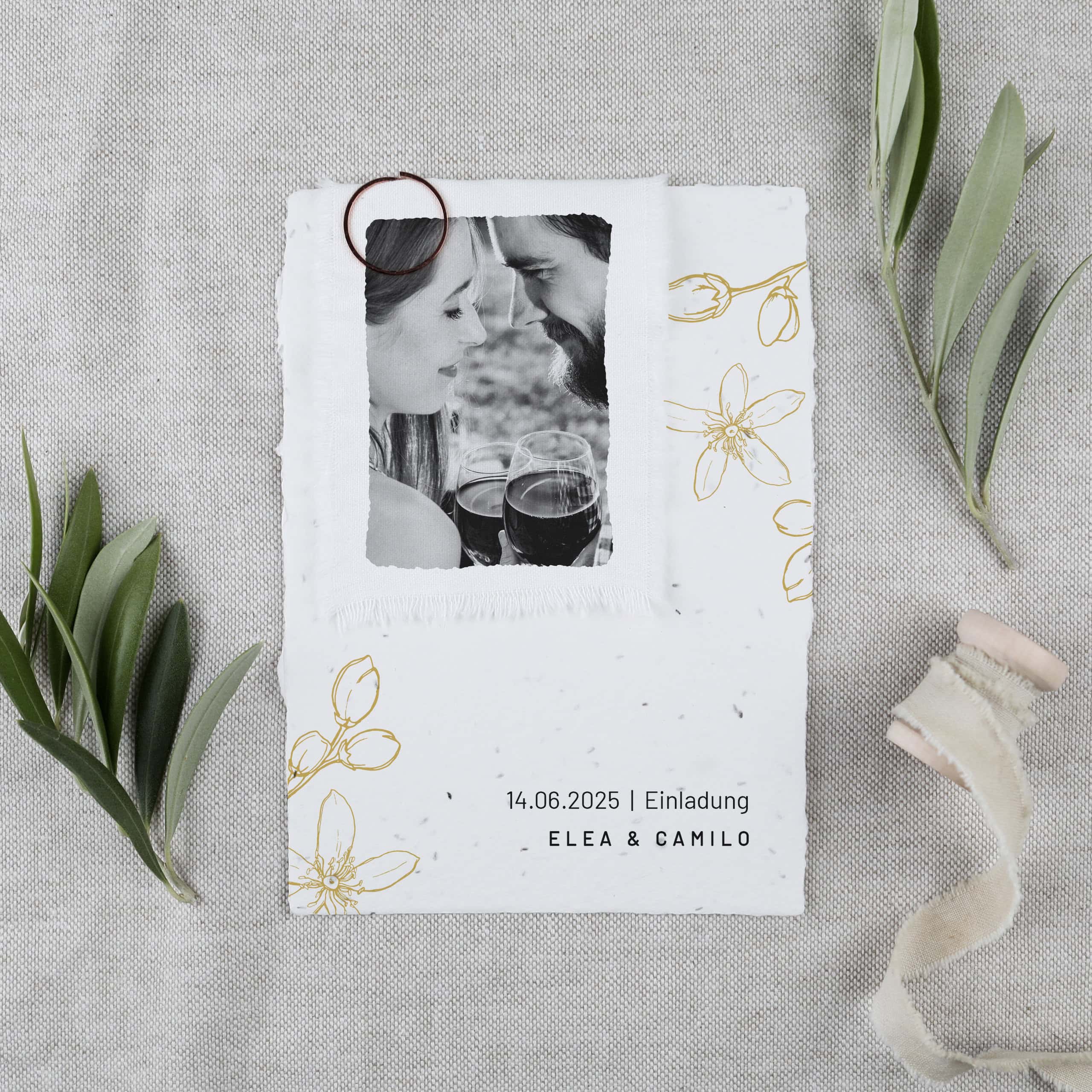 heylittlegreen-handgeschöpftes Saatpapier-nachhaltig heiraten-Hochzeitspapeterie aus Samenpapier-Einladung-mediterrane Papeterie Limone-Zitrone-Samenpapier und Stoffdruck (13) Mediterrane Saatpapier-Hochzeitseinladung für Sommerhochzeiten, Einladungskarte aus Samenpapier mit hochwertigem Stoffdruck