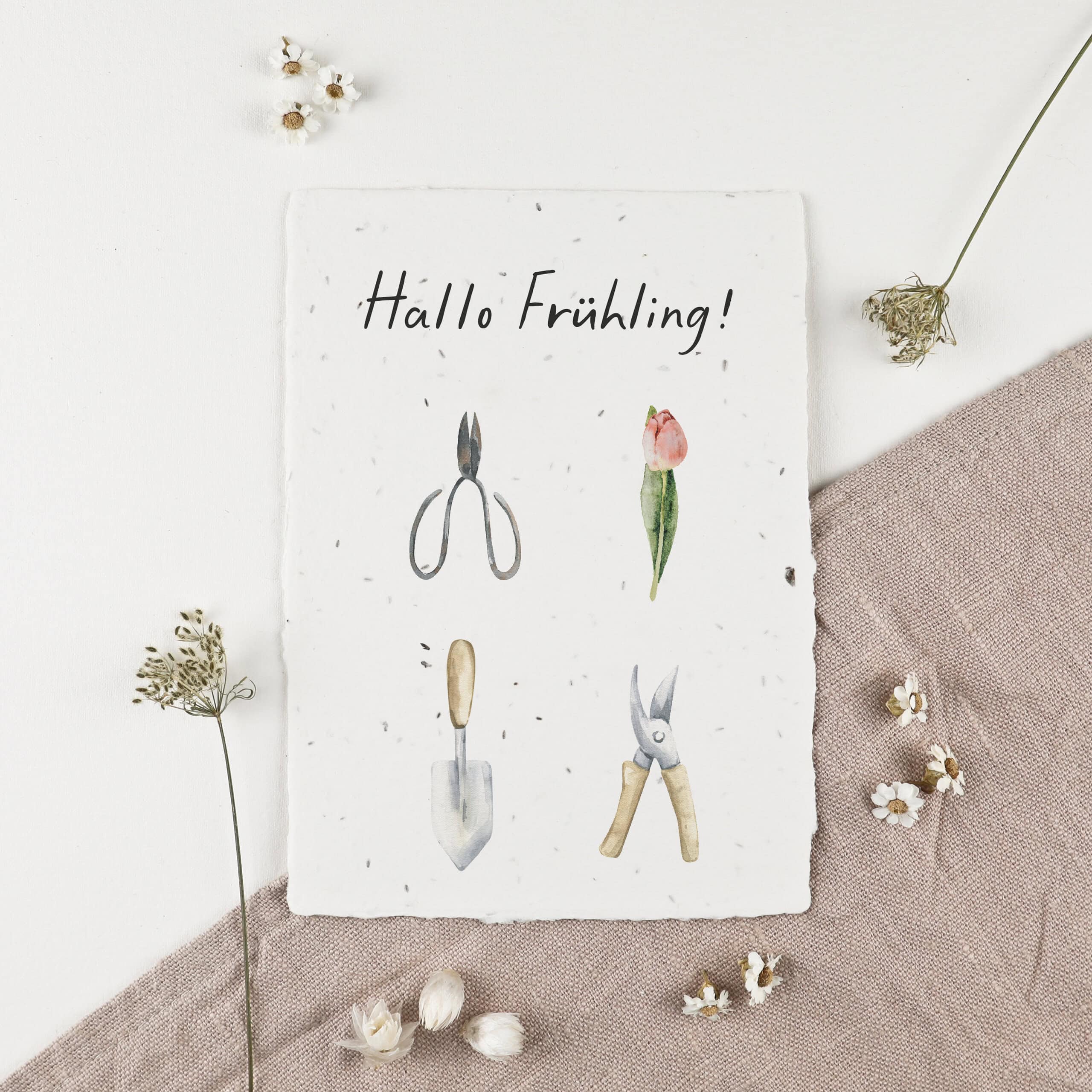 heylittlegreen-handgeschöpftes Saatpapier-Samenkarten für den Frühling-Frühlingskarten (1) Grußkarte Frühling, Samenkarte mit Frühlinsgmotiv, Gartenwerkzeuge und Tulpe