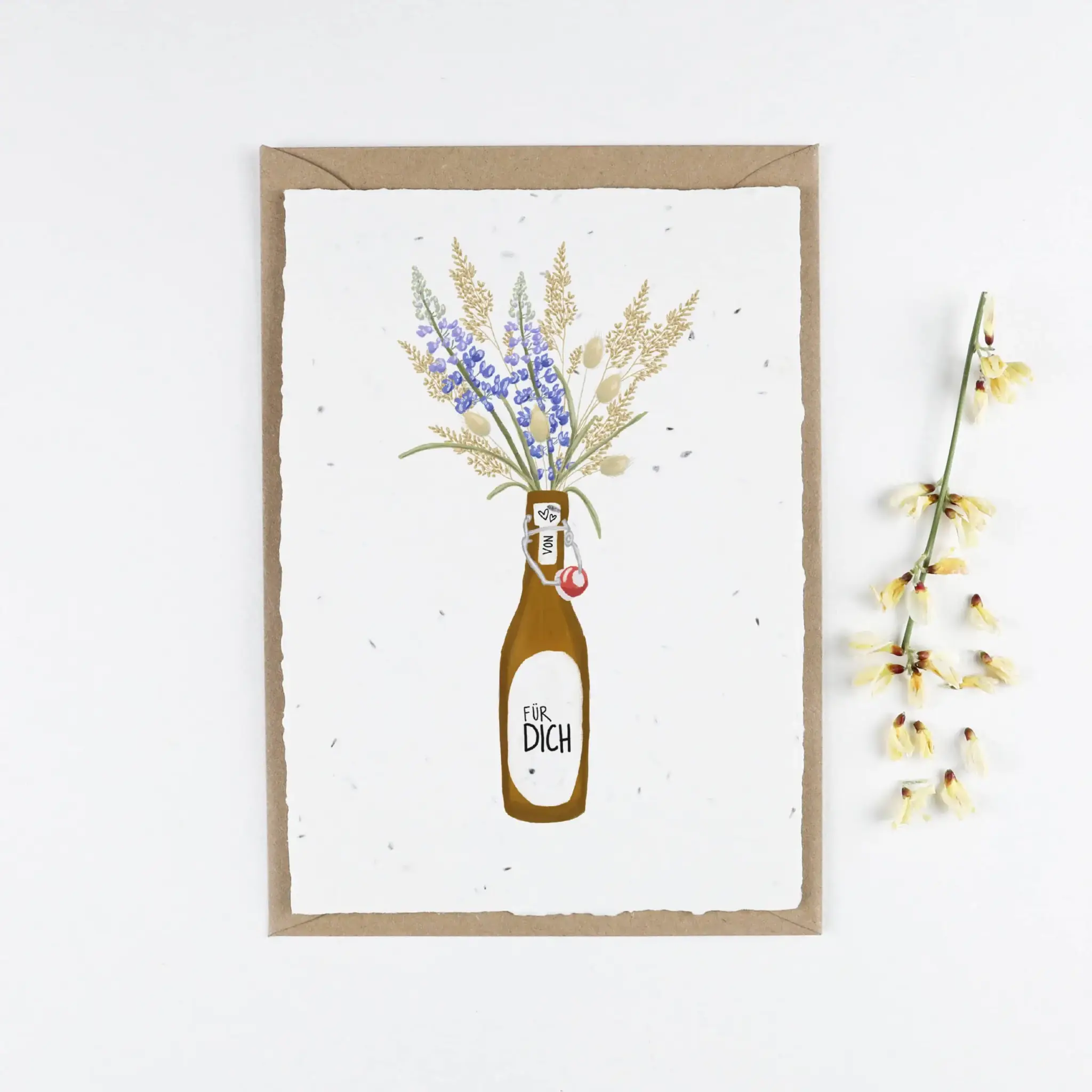 Wachsende Karte zum Vatertag aus handgeschöpftem Saatpapier mit Bierflaschen-Motiv